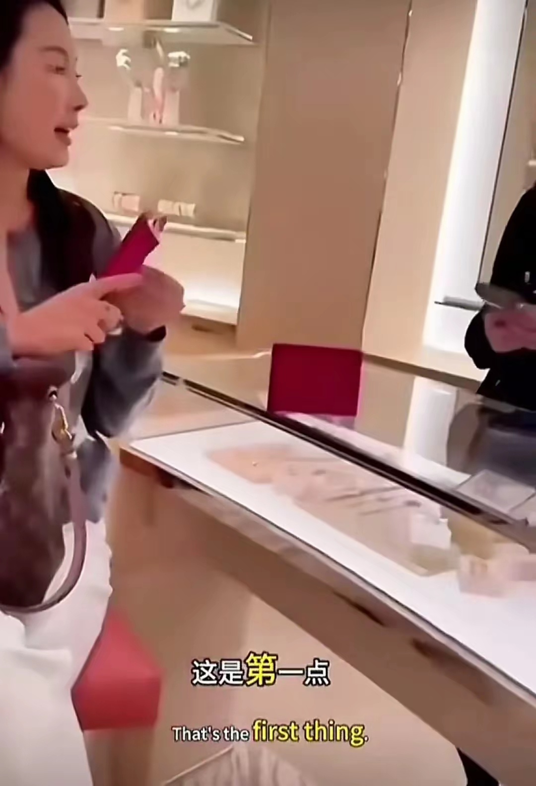 商场回应客户出轨LV柜姐后原配闹事