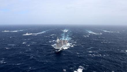 台军：辽宁舰北上通过台湾海峡