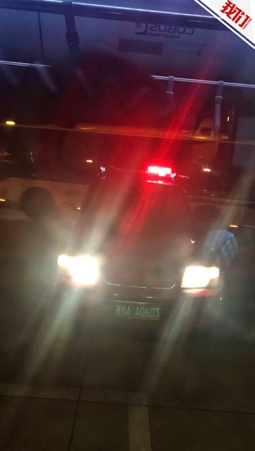 客舱起烟返航事件，亲历者视角揭示刺鼻味道背后的真相