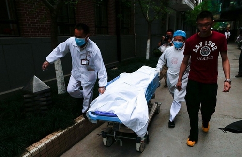 因病去世被传当街杀人？背后的误会与真相——一则关于拘留的故事。