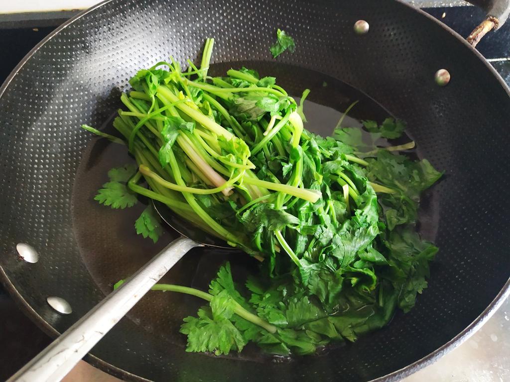 奢侈品牌推出高价芹菜包，深度分析与观点阐述，揭示背后的市场逻辑与消费趋势