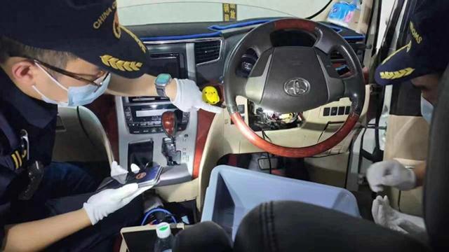 出口货物夹藏旧中巴车遭海关查获事件揭秘