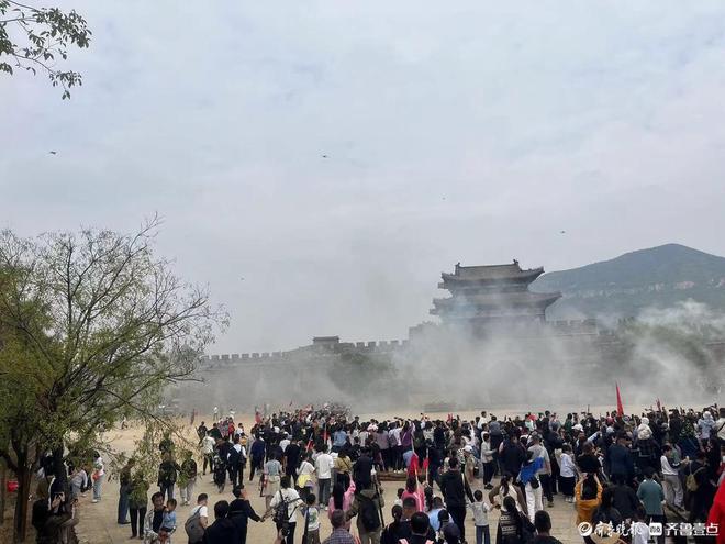 跟着团长打县城爆火现象揭秘，旅游新模式下的探索与挑战与景区回应