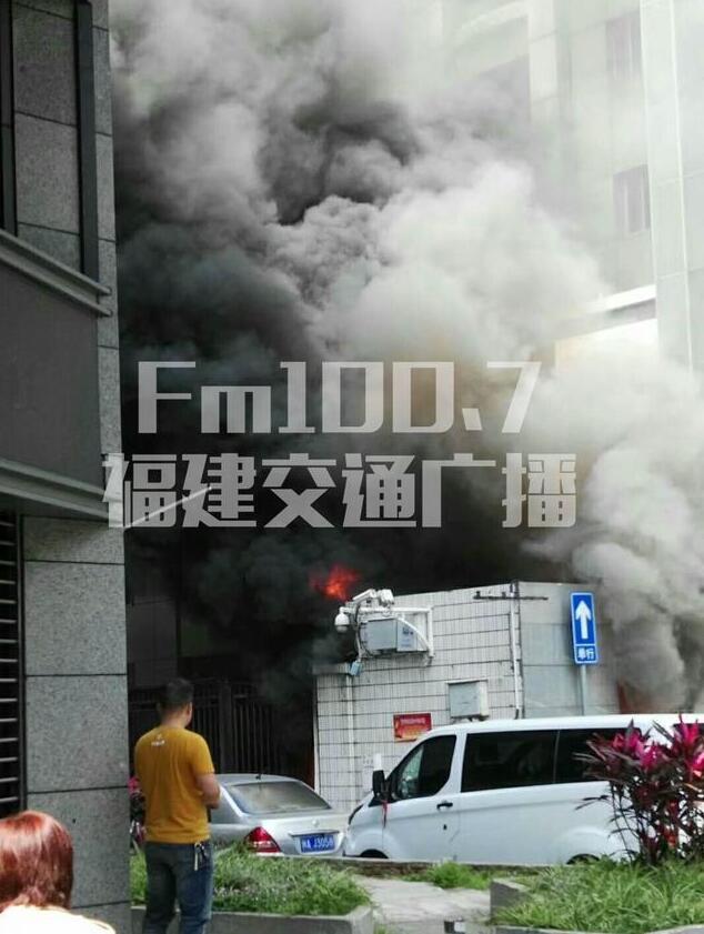 深圳小区突发火灾，高科技救援展现未来力量
