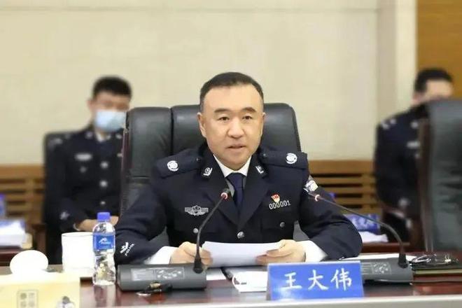 王大伟受贿案，红包背后的死缓判决与家庭温暖缺失