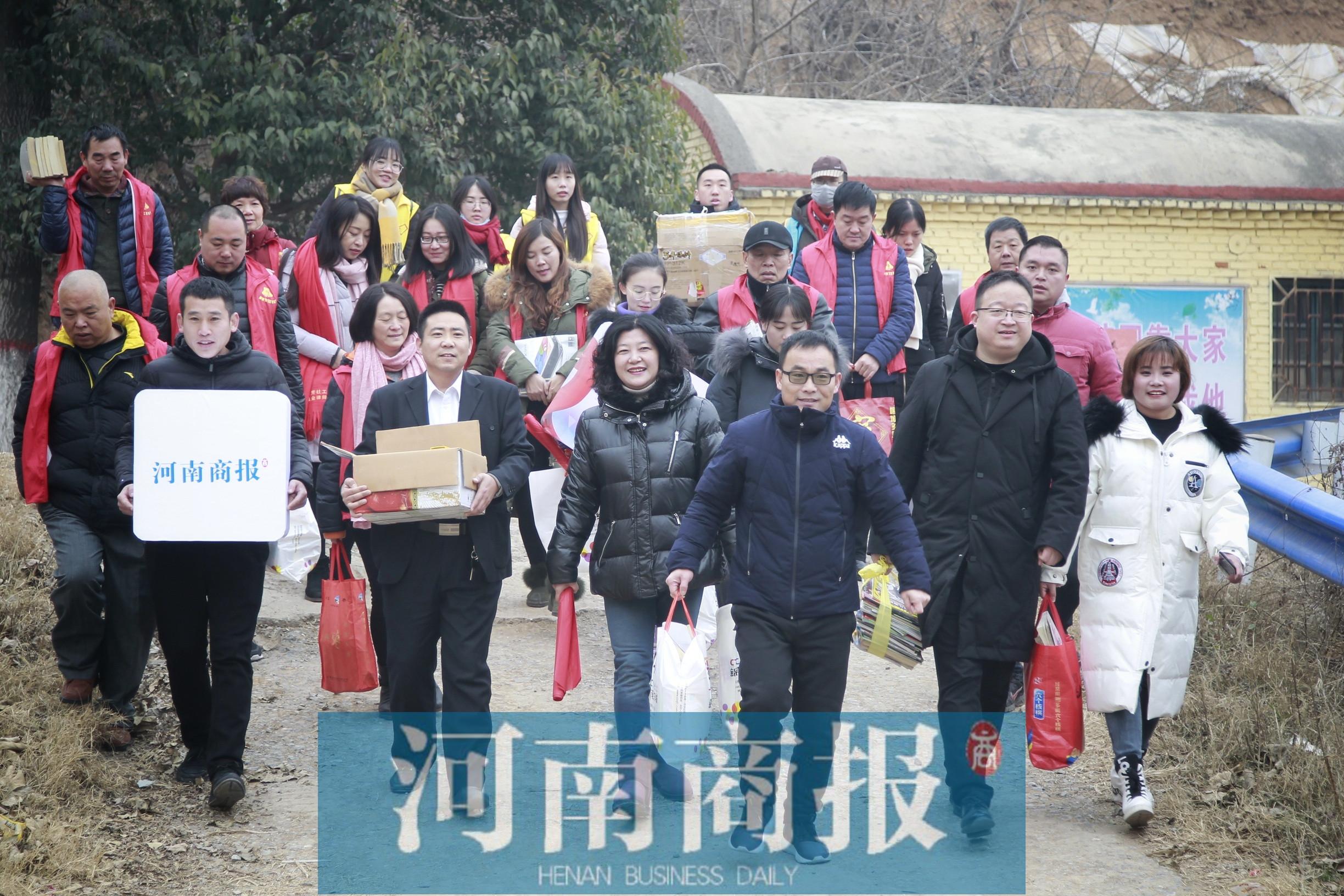 女子打车送包裹触发警觉司机报警，成功保住巨额财物，事件深度解析