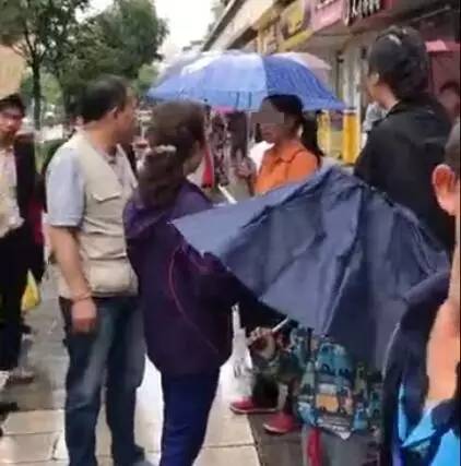 警方通报山西女子当街抢孩子事件，小巷深处的神秘小店背后的真相揭秘