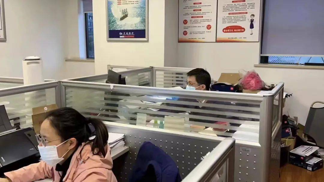 楼市热潮背后的银行客户经理加班现象，揭示背后的故事