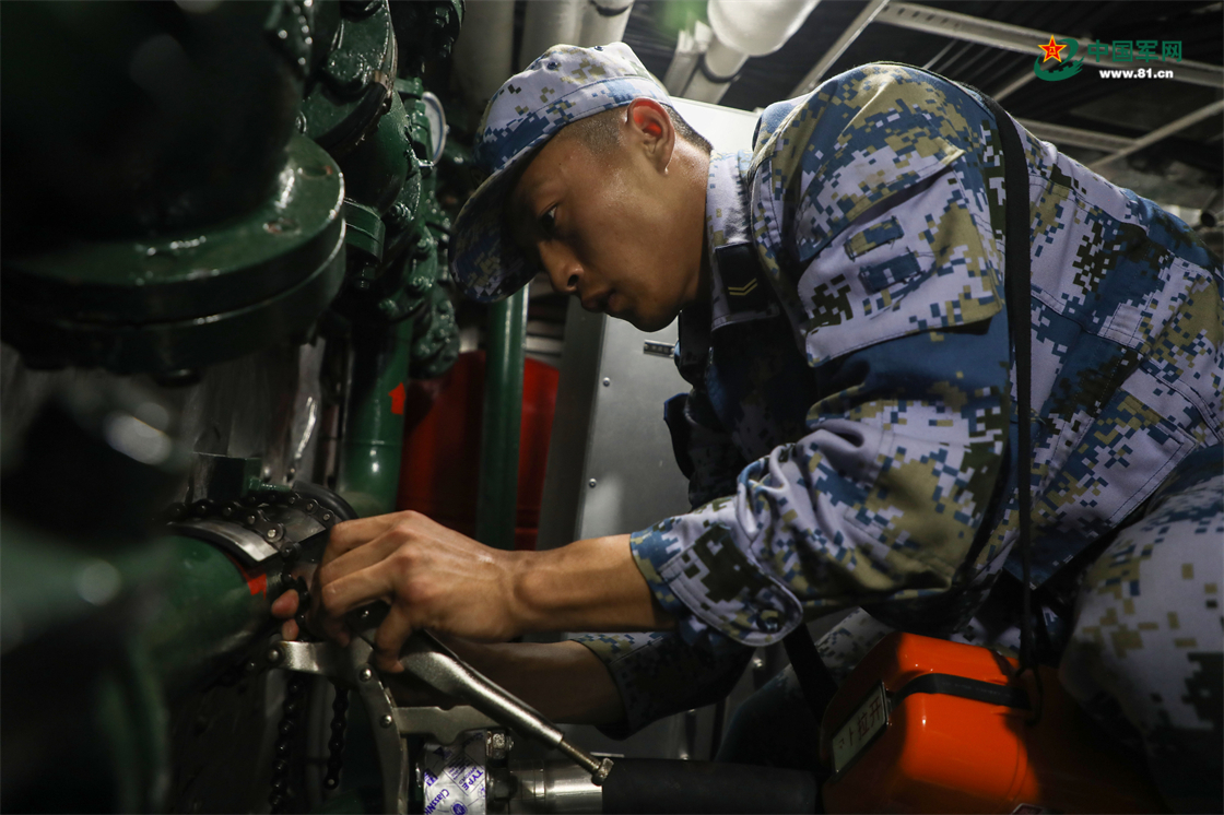南部战区海军实战化演练展现威武雄姿