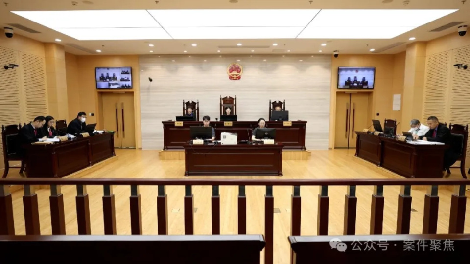 老太豪宅与遗产之谜，探秘小巷深处的特色小店与遗产继承困境