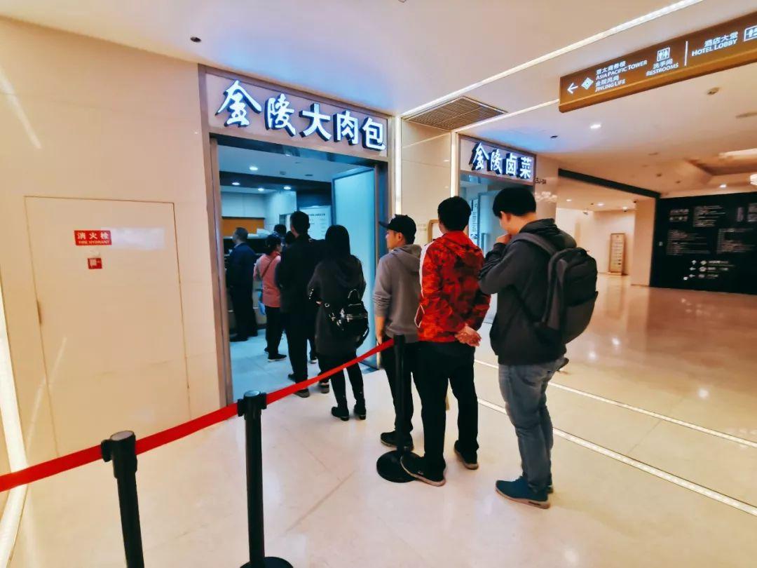 南京酒店涨价风云揭秘，谣言背后的温馨故事