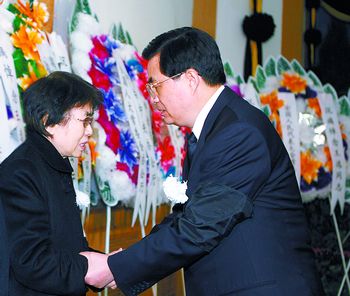 吴邦国同志遗体告别仪式，缅怀国家前行与领导者的深情致敬