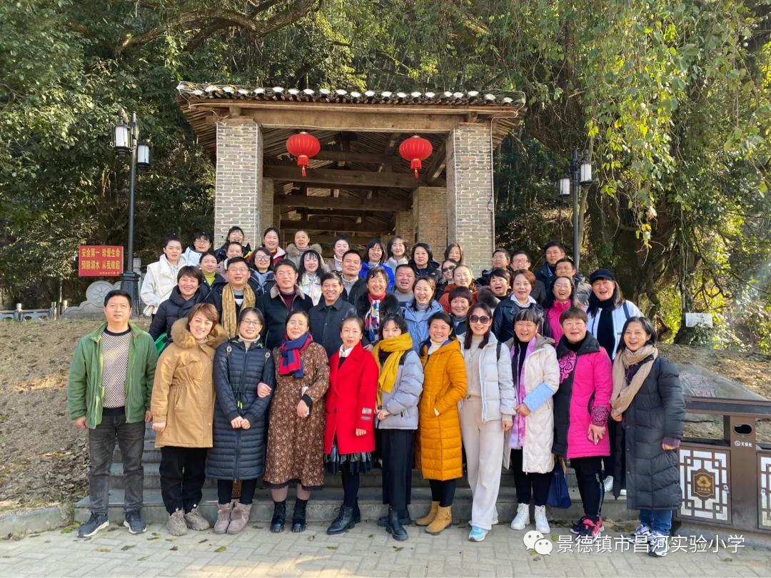 景德镇一家三口被撞身亡事件，宁静之旅被悲剧笼罩