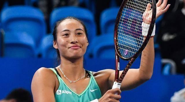 郑钦文晋级武网四强，网球魅力与小巷深处的美食探索
