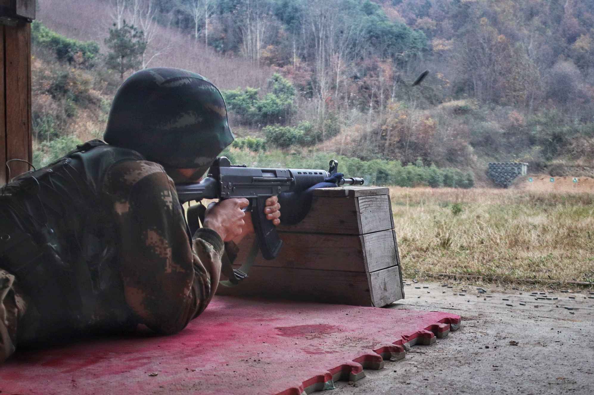 直击新学员首次实弹射击考核现场，科技射击新纪元体验之旅