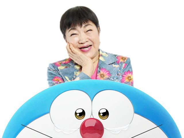 哆啦A梦声优大山羡代逝世，小巷特色小店唤起回忆的温馨港湾。