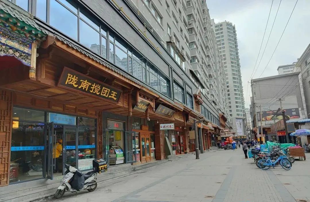 小巷风情与特色小店