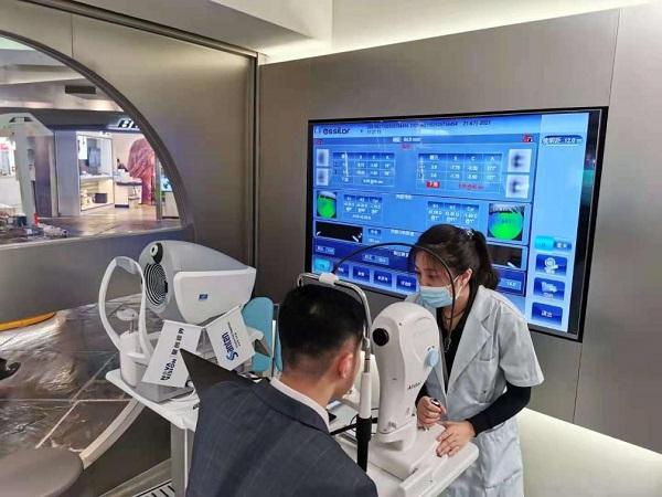 时代变迁下的最新眼镜店，视界之窗的革新之旅