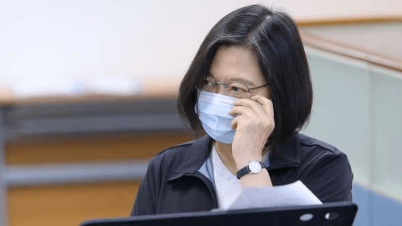 疫情最新动态，小明的欢乐日常与友情纽带中的抗疫人数更新