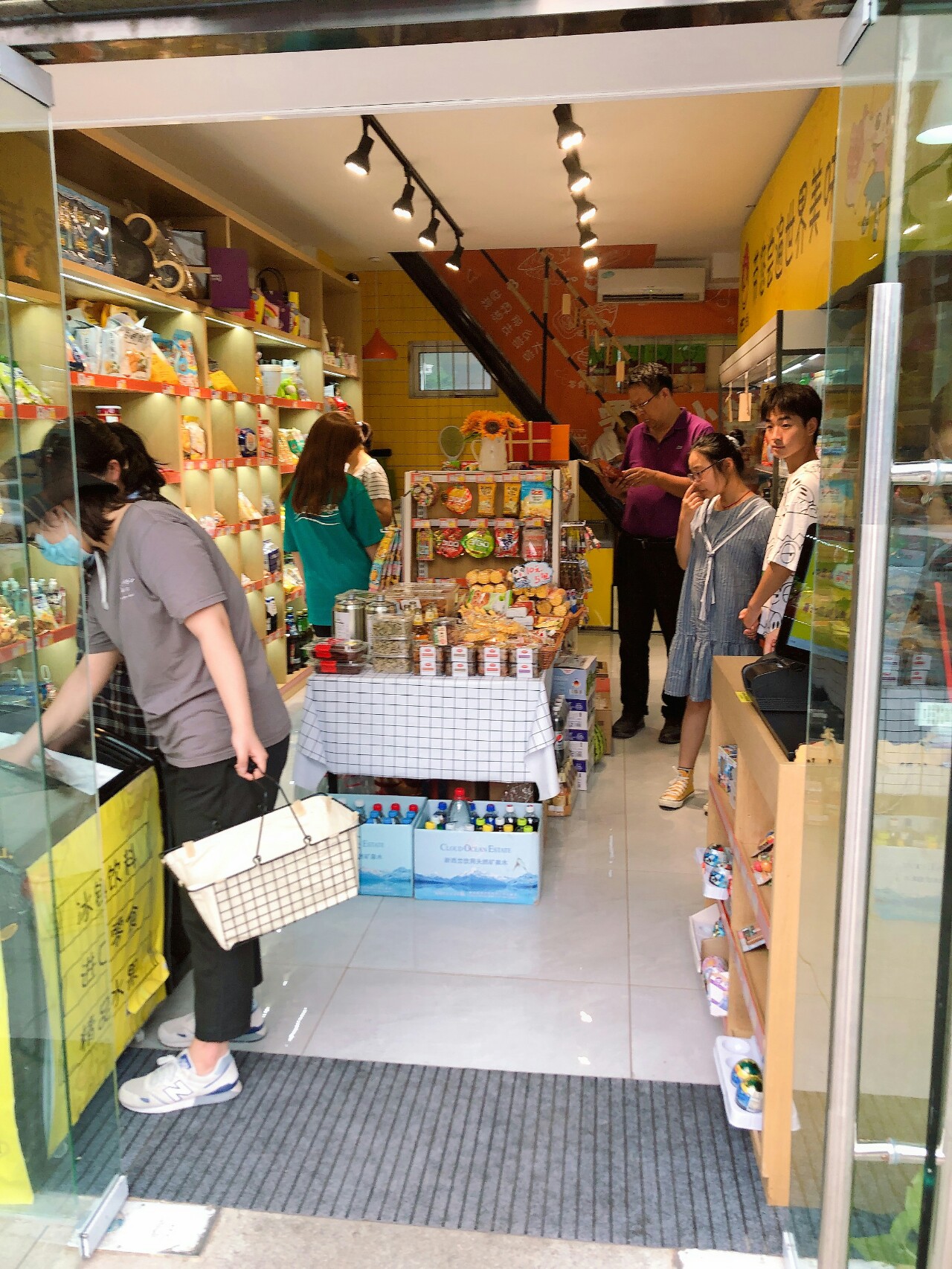 探索特色母婴小店，小巷中的母婴宝藏